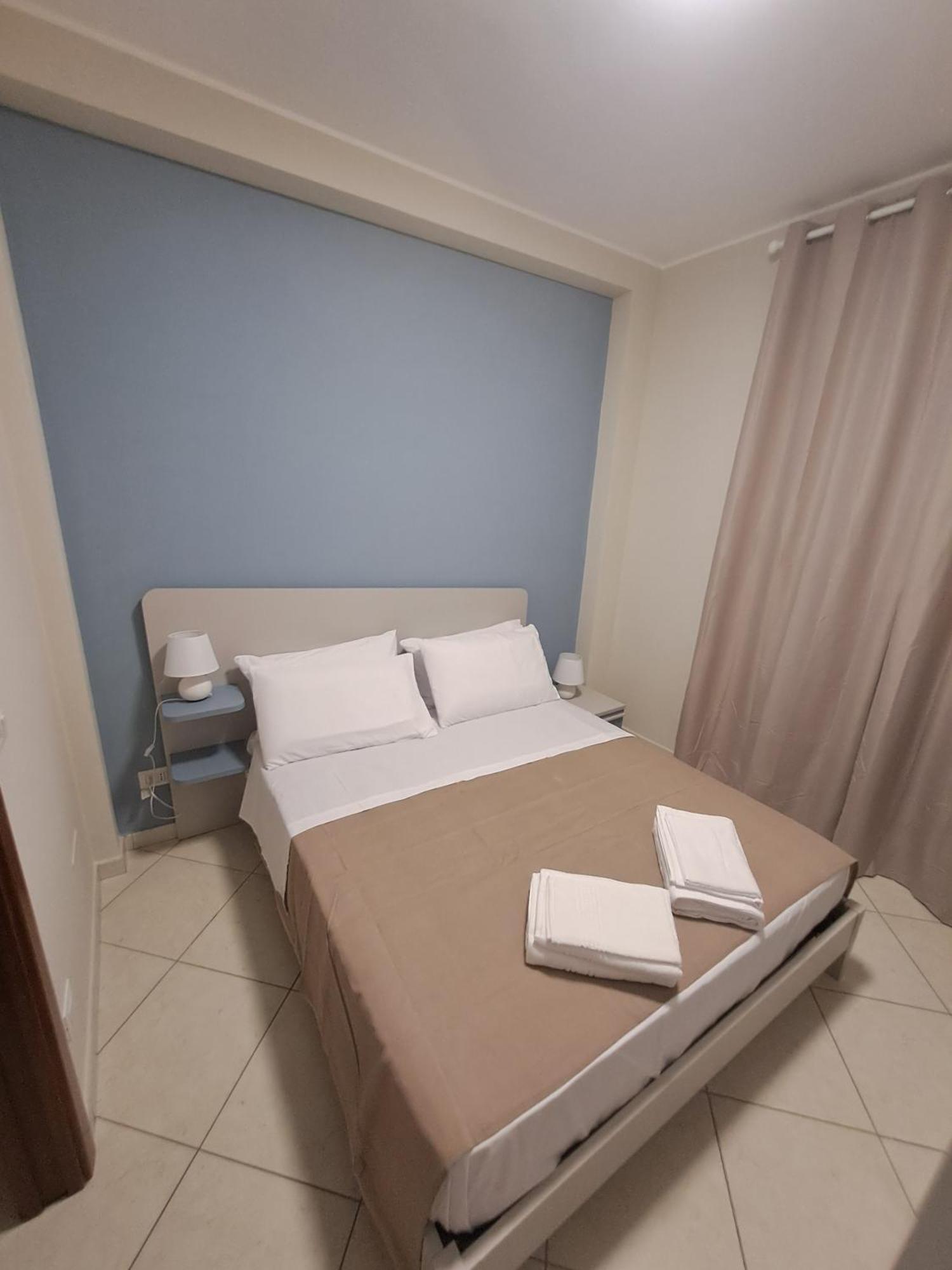 Affitta Camere Gold Barletta Esterno foto